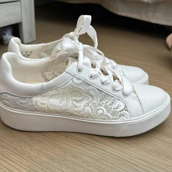 Naturalizer white lace sneakers - Picture 6 of 7